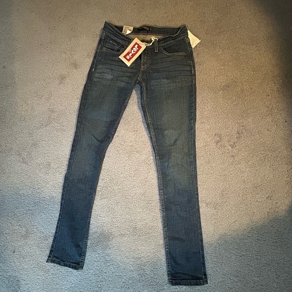NWT Levi’s Women’s skinny jeans. Size 1 Short. - Picture 1 of 4